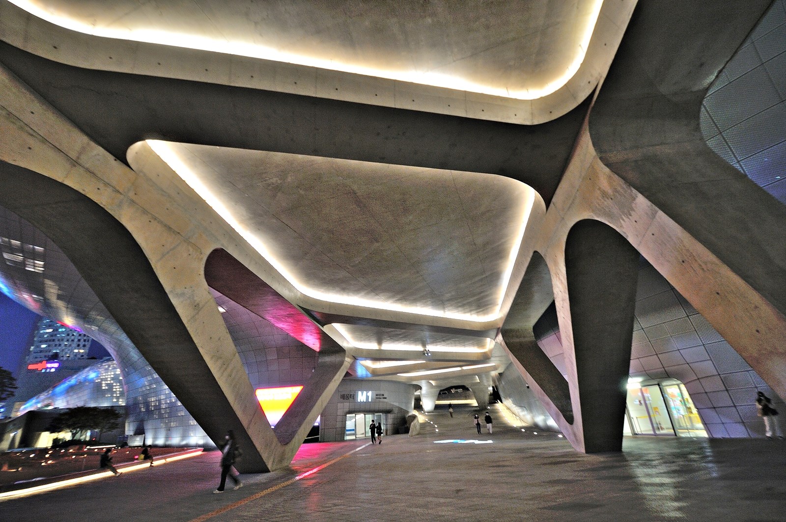 2024 콘크리트문화사진전 / 일반부 장려상 /  강태수 / 작품명: 힘의 균형