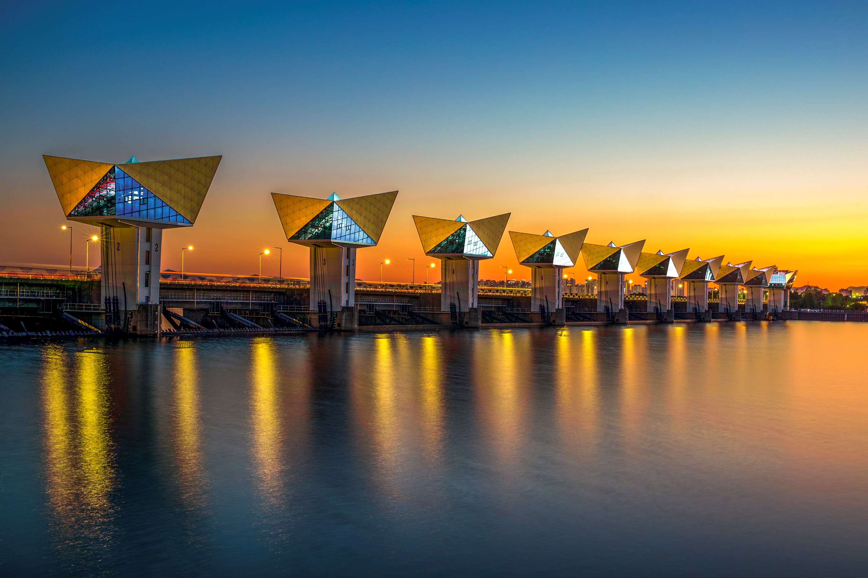 2024 콘크리트문화사진전 / 일반부 장려상 /  김승진 / 작품명: 낙동강 하굿둑