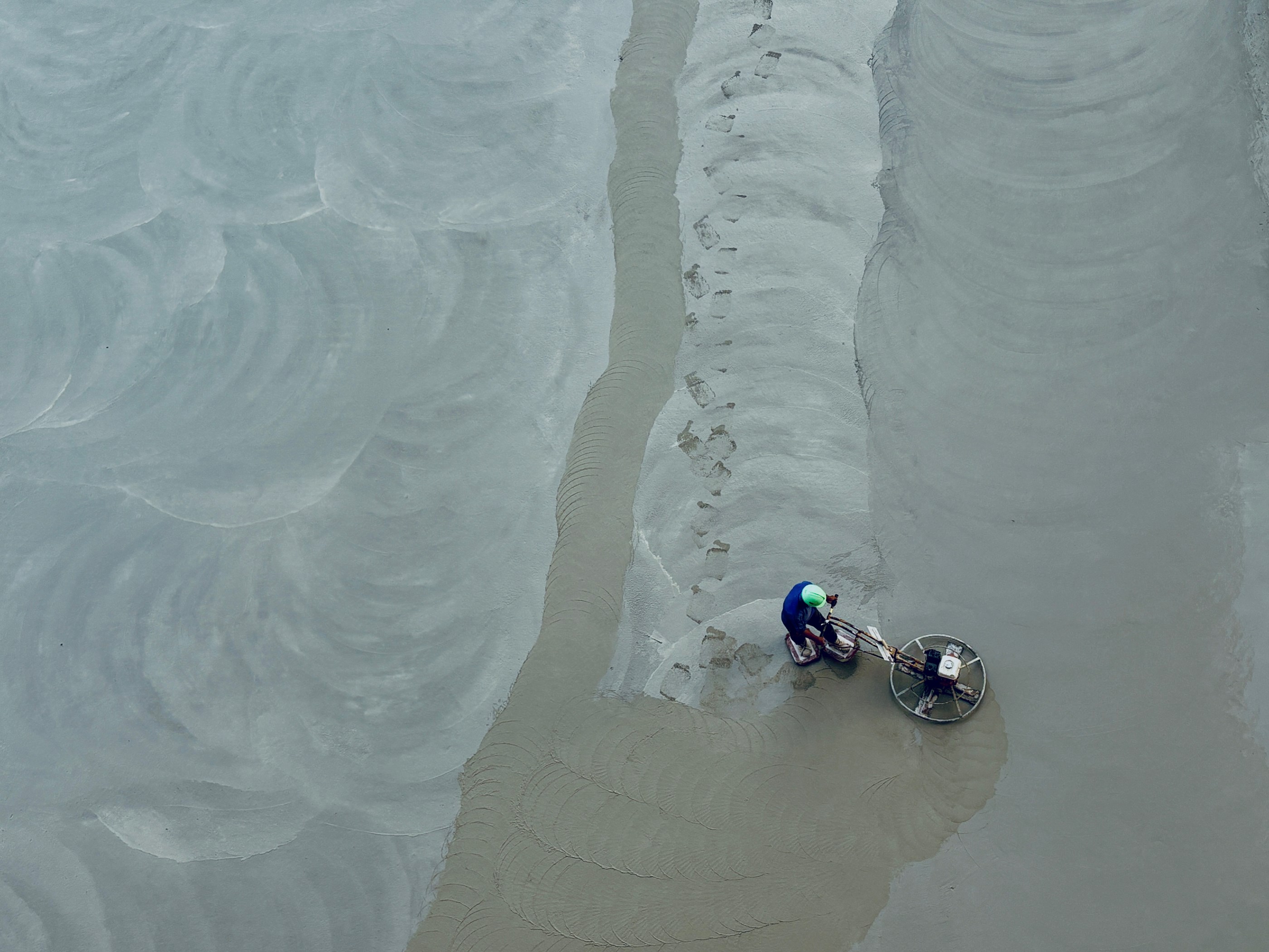 2025 콘크리트문화사진전 / 일반부 최우수상 / 롯데건설 김종식 / 작품명: 콘크리트(畵)