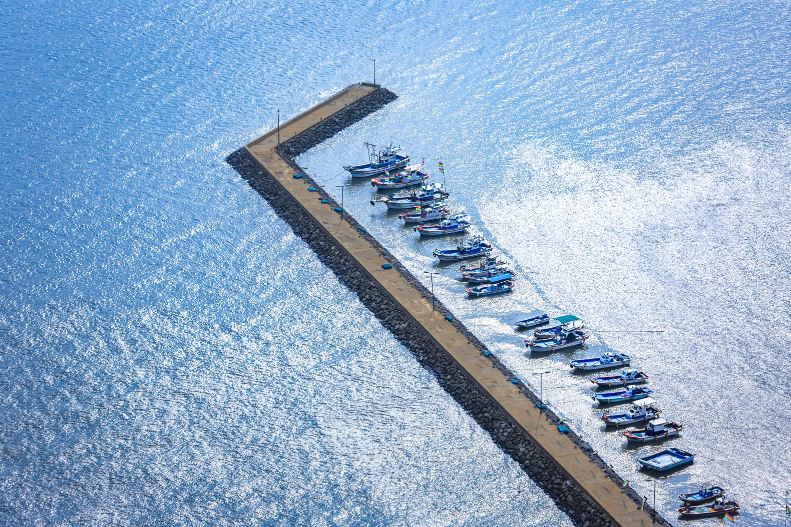 2025 콘크리트문화사진전 / 일반부 우수상 / 개인 이지형 / 작품명: 바다의 쉼터